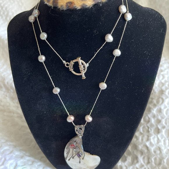 Beautiful design :  mother shell necklace with freshwater pearl chain - Picture 1 of 3